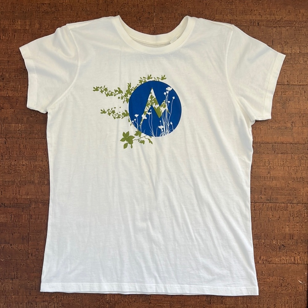 Marmot t-shirt. Size Large